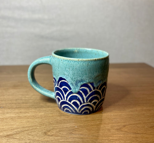 Carved waves mug blue